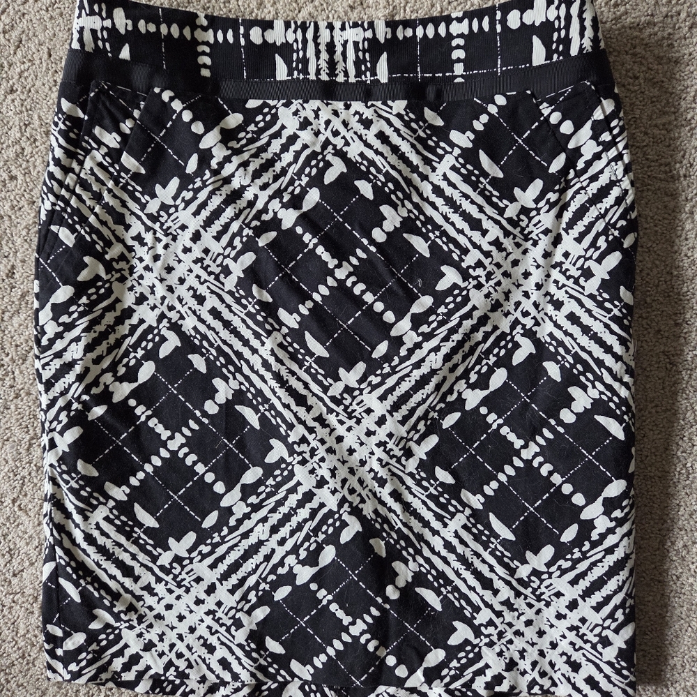 The Limited Black and White Geometric Pencil Skirt
